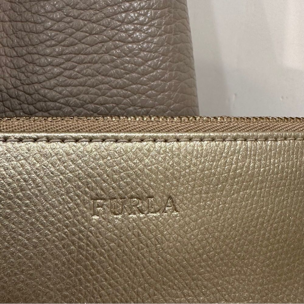 Furla Gold Cosmetic Bag Elegant Design - Picture 4 of 8
